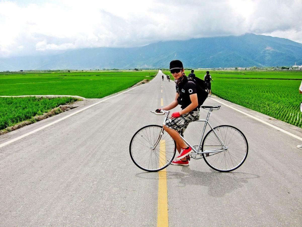 Cong Sen Backpackers Hostel Taitung Bagian luar foto