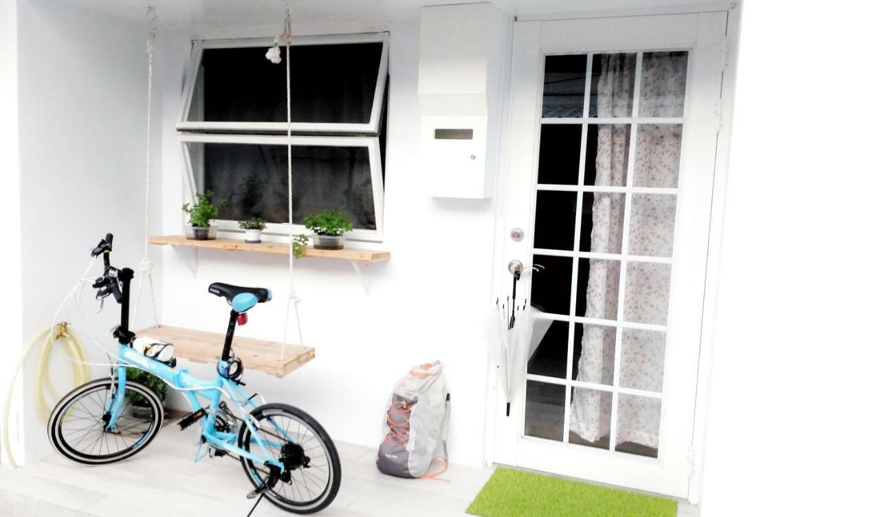 Cong Sen Backpackers Hostel Taitung Bagian luar foto