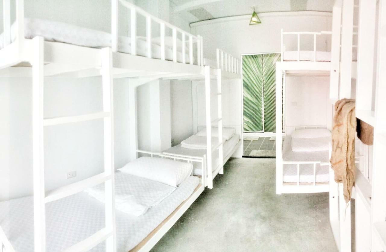 Cong Sen Backpackers Hostel Taitung Bagian luar foto